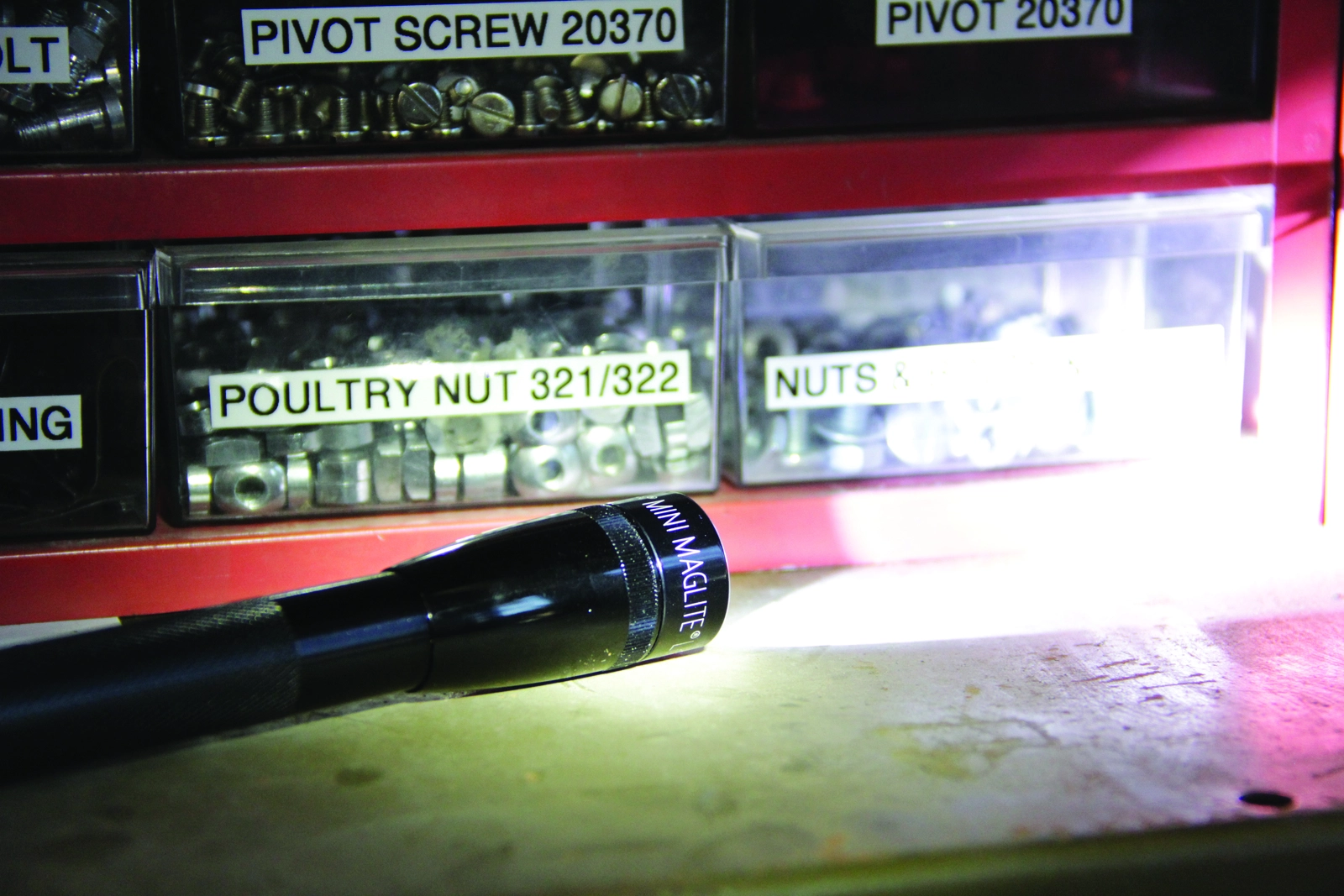 MagLite Mini 2AA LED Flashlight - Black 5 MagLite Mini 2AA LED Flashlight - Black - Image 3